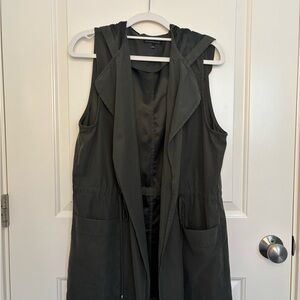 Staccato Women's Sleeveless Green Jacket